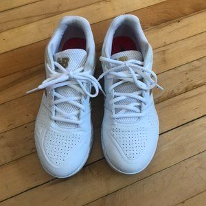 New Balance White Women's Turf Shoe Sz 9